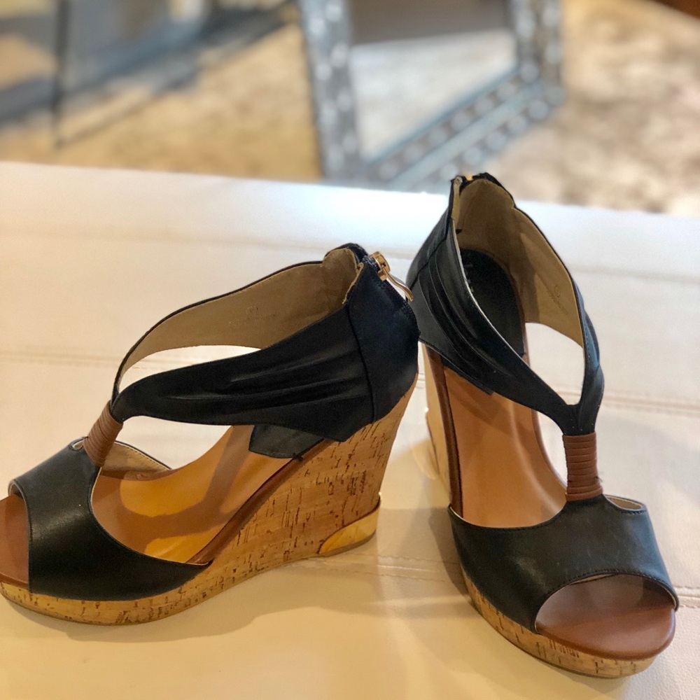 Bucco wedge sandal in black